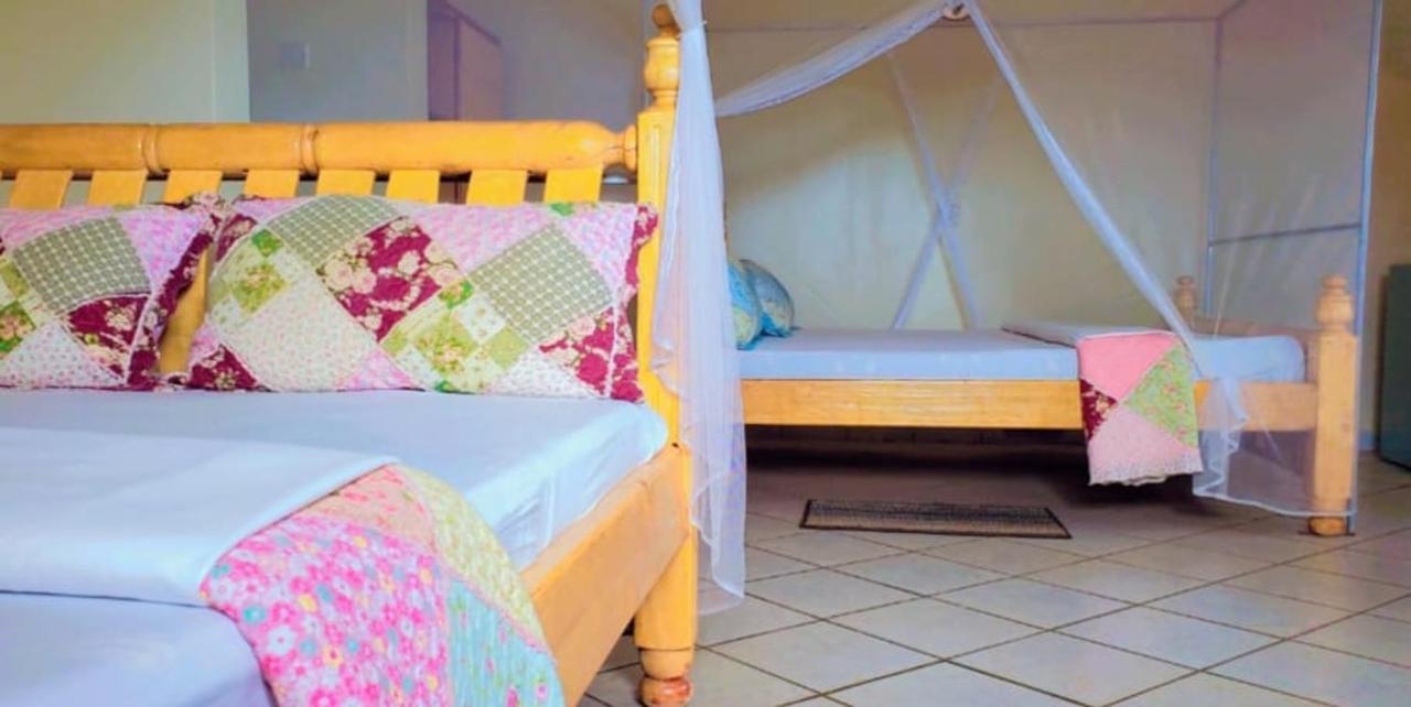 La Feve Beach Bed And Breakfast Hotel Ентебе Екстериор снимка