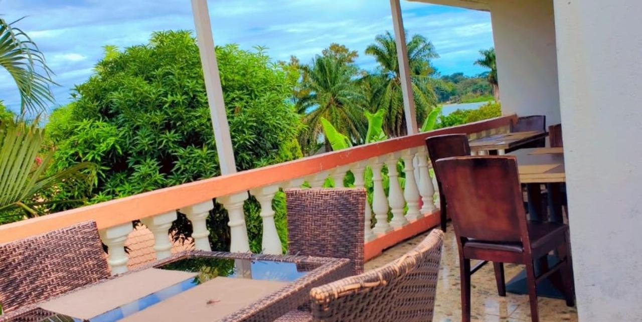 La Feve Beach Bed And Breakfast Hotel Ентебе Екстериор снимка