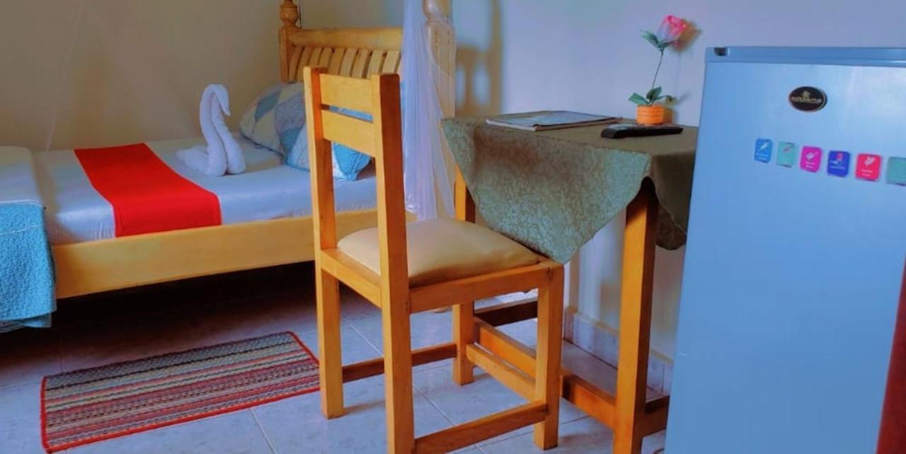 La Feve Beach Bed And Breakfast Hotel Ентебе Екстериор снимка