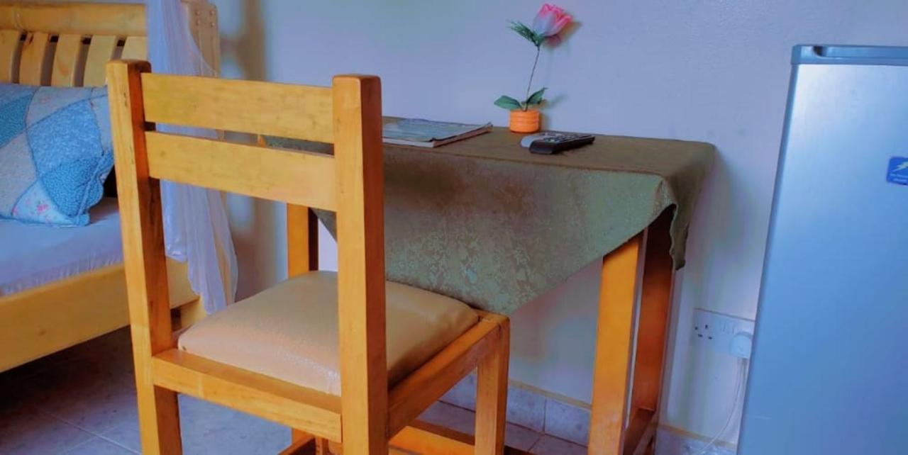 La Feve Beach Bed And Breakfast Hotel Ентебе Екстериор снимка