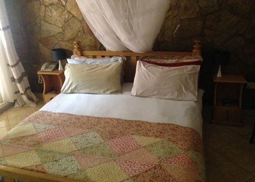 La Feve Beach Bed And Breakfast Hotel Ентебе Екстериор снимка